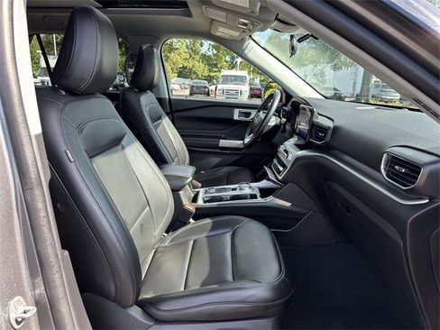 Used 2022 Ford Explorer XLT w/ Equipment Group 202A image 28