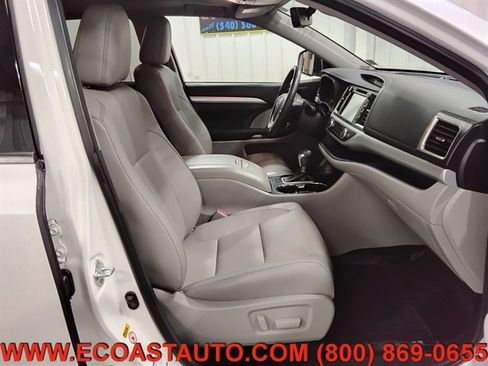 Used 2018 Toyota Highlander XLE AWD/4WD image 15