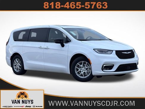New 2026 Chrysler Pacifica Select image 1