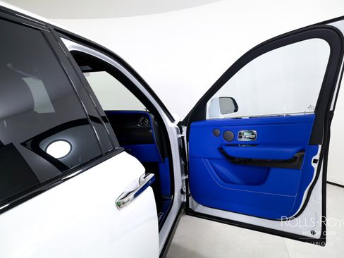 Used 2024 Rolls-Royce Cullinan Black Badge image 35