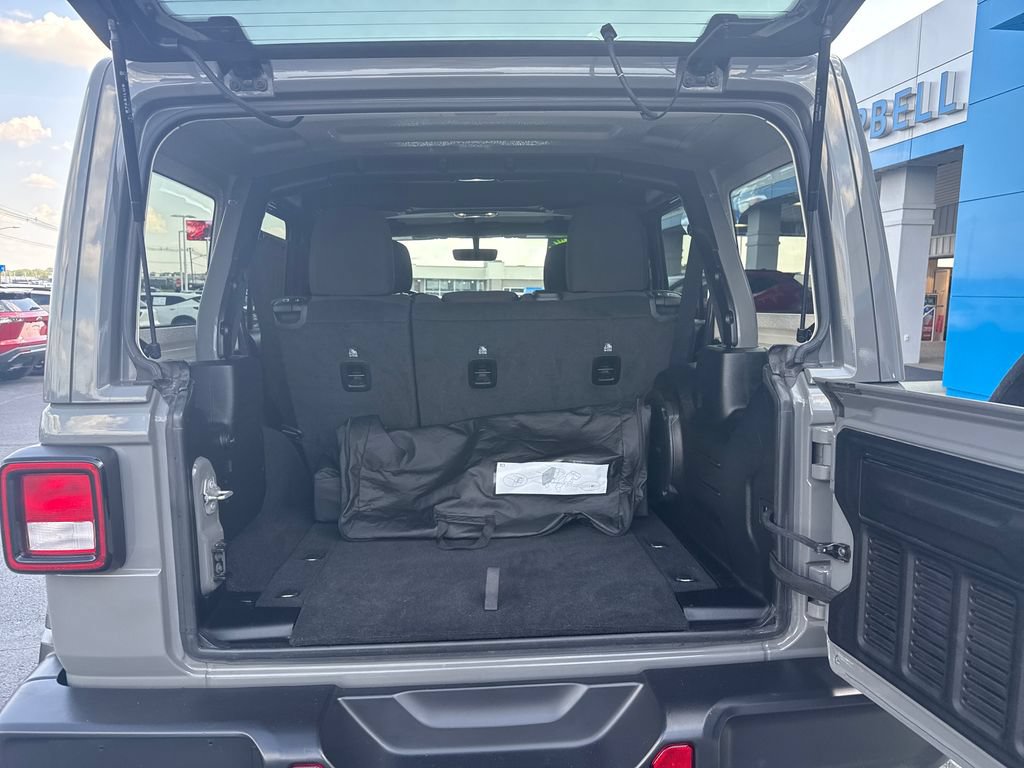 Used 2022 Jeep Wrangler Unlimited Sahara AWD/4WD image 34