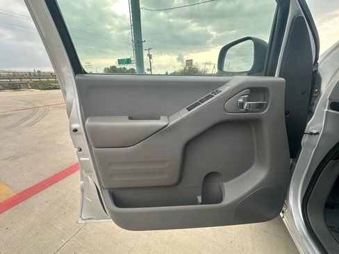 Used 2018 Nissan Frontier SV image 29