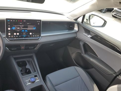 Certified 2026 Volkswagen Tiguan SE FWD image 22