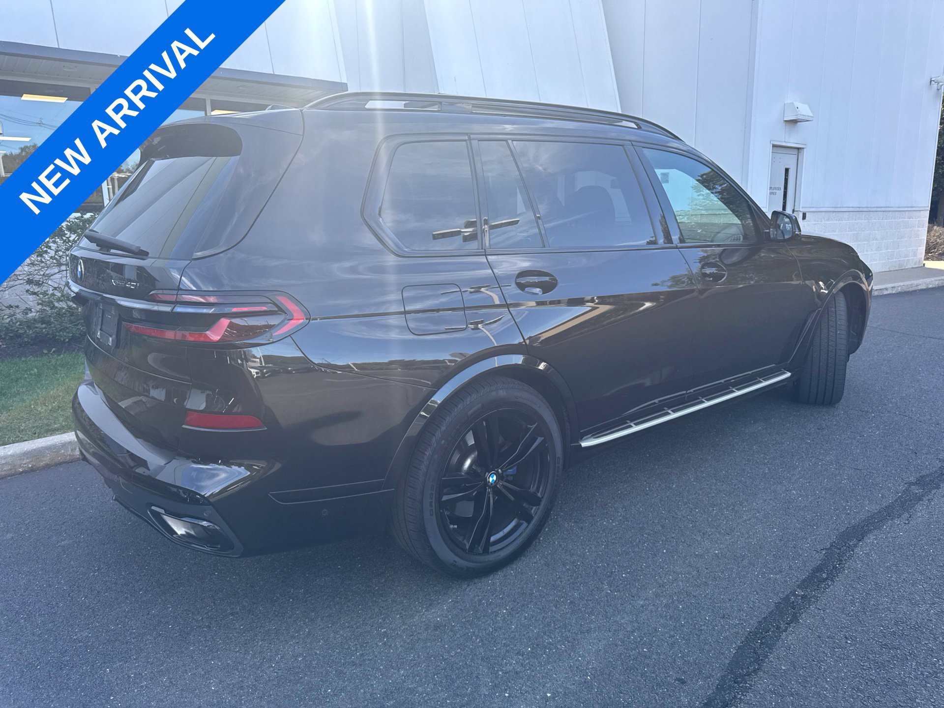 Used 2024 BMW X7 xDrive40i w/ Executive Package AWD/4WD image 2