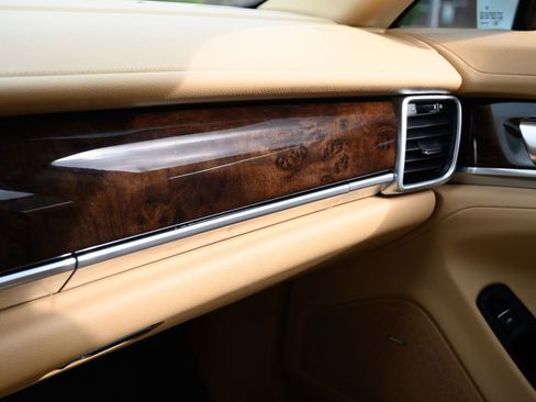 Used 2015 Porsche Panamera 4 image 27