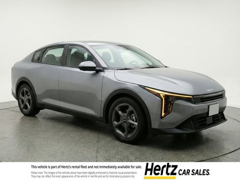 Used 2025 Kia K4 LXS image 1