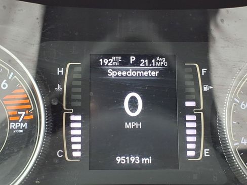 Used 2019 Jeep Cherokee Latitude Plus w/ Comfort/Convenience Group AWD/4WD image 21
