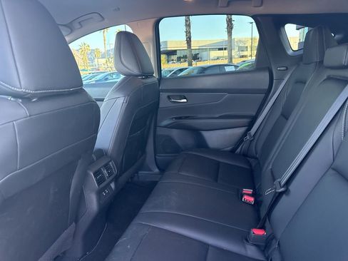 Used 2025 Nissan Murano SV image 16