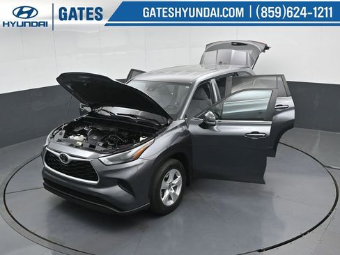 Used 2023 Toyota Highlander L FWD image 55