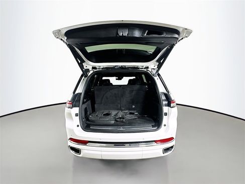 Used 2021 Jeep Grand Cherokee L Overland w/ Luxury Tech Group IV image 38