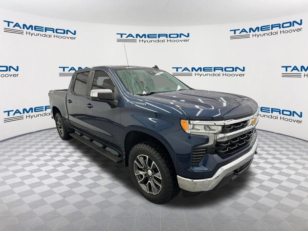 Used 2022 Chevrolet Silverado 1500 LT AWD/4WD image 7