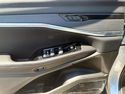 New 2025 Jeep Wagoneer S Limited image 9