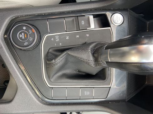 Used 2019 Volkswagen Tiguan SE w/ Panoramic Sunroof Package image 29