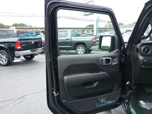 Used 2023 Jeep Wrangler Unlimited Sahara w/ Cold Weather Group image 10