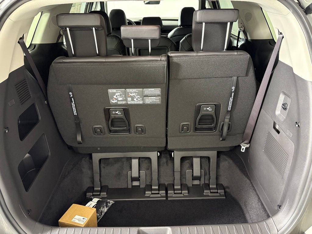 New 2026 Kia Carnival EX FWD image 41