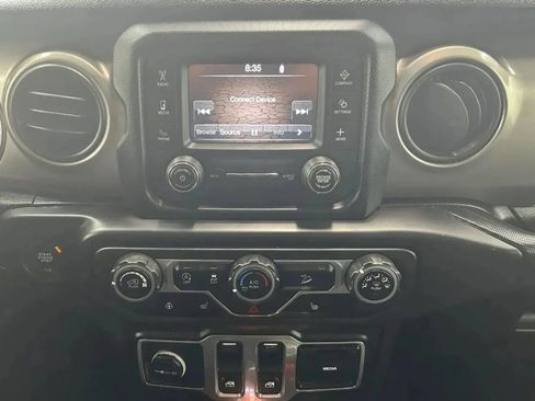 Used 2018 Jeep Wrangler Sport AWD/4WD image 18
