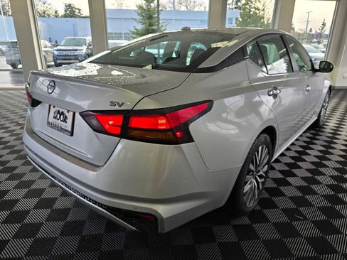 Used 2023 Nissan Altima 2.5 SV image 4