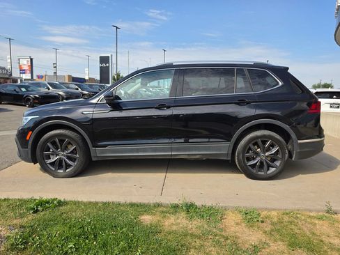 Used 2022 Volkswagen Tiguan SE w/ Panoramic Sunroof Package AWD/4WD image 8