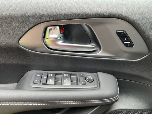 New 2026 Chrysler Pacifica Select image 16