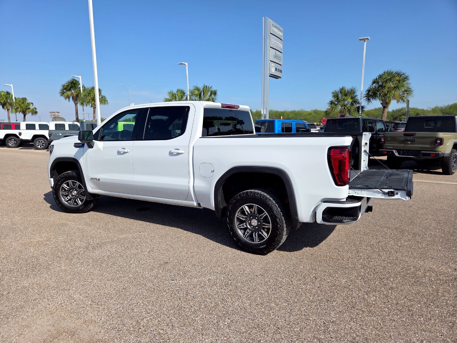 Used 2025 GMC Sierra 1500 AT4 AWD/4WD image 6