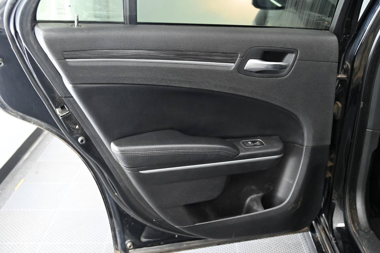 Used 2021 Chrysler 300 Touring L RWD image 33