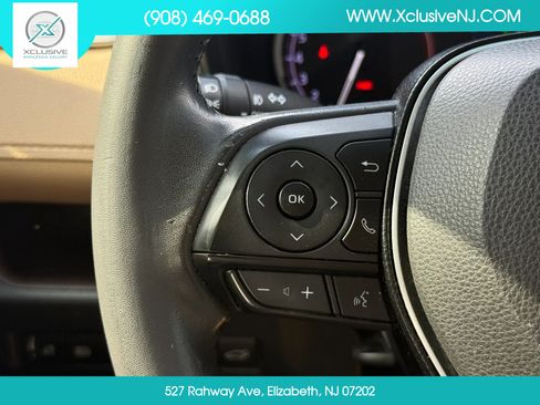 Used 2020 Toyota RAV4 Limited FWD image 12