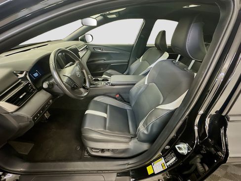 Used 2025 Toyota Camry SE FWD image 13