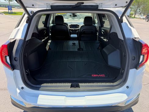 Used 2022 GMC Terrain SLT w/ LPO, Floor Liner Package AWD/4WD image 23