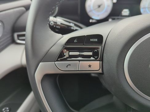 Certified 2025 Hyundai Elantra Limited FWD image 38