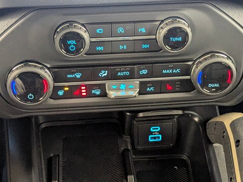 New 2025 Ford Bronco Badlands image 25