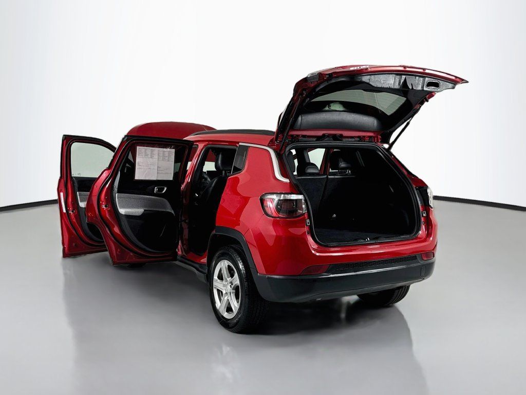 Used 2024 Jeep Compass Latitude AWD/4WD image 20