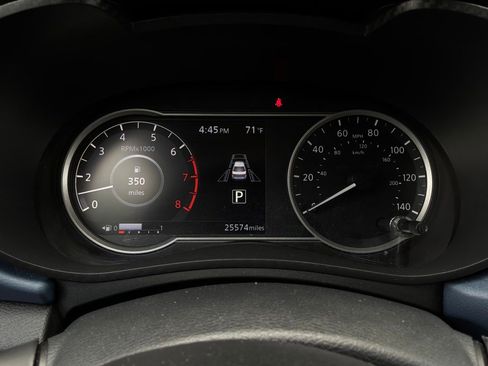 Used 2025 Nissan Versa SV FWD image 33