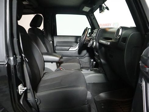 Used 2017 Jeep Wrangler Sahara w/ Connectivity Group image 27