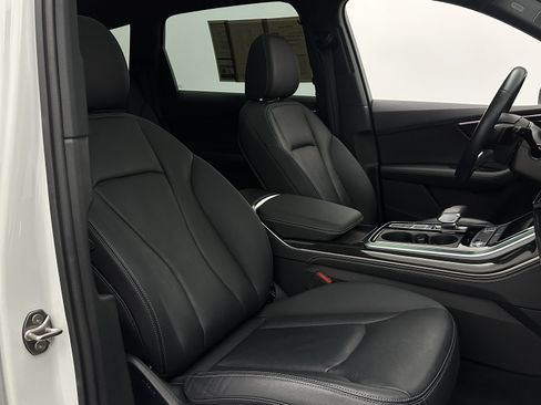 Used 2025 Audi Q7 3.0T Premium Plus AWD/4WD image 44