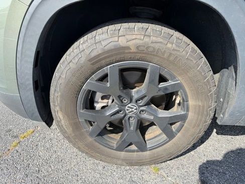 Used 2024 Volkswagen Atlas Peak Edition SE AWD/4WD image 9