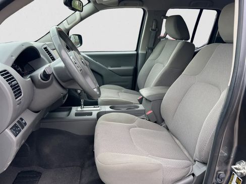 Used 2019 Nissan Frontier SV image 16