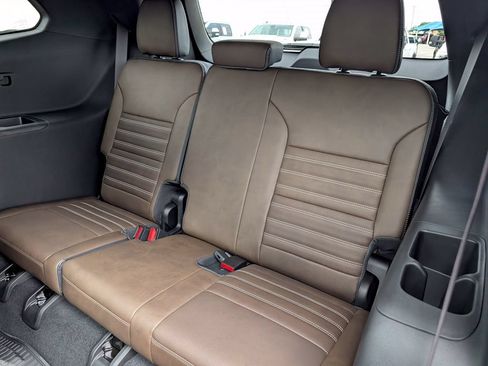 New 2026 GMC Acadia Denali Ultimate w/ LPO, Floor Liner Package AWD/4WD image 27