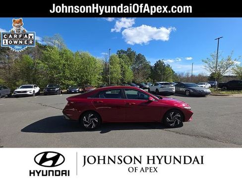 Certified 2025 Hyundai Elantra Limited FWD image 14