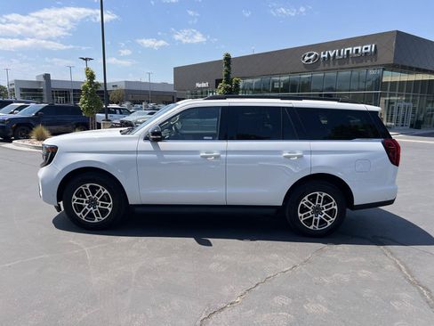 Used 2025 Ford Expedition Active AWD/4WD image 12