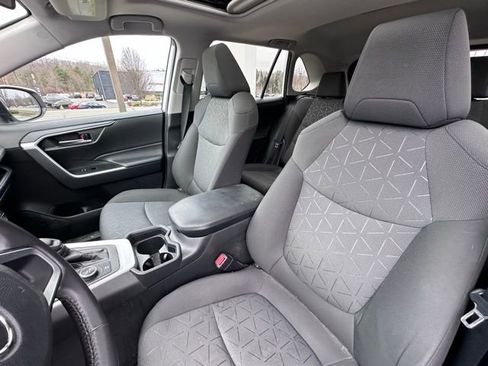 Used 2020 Toyota RAV4 XLE w/ Convenience Package image 12