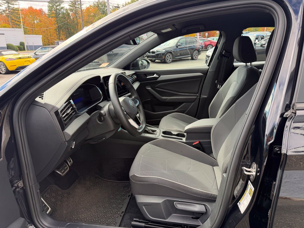 Used 2025 Volkswagen Jetta Sport FWD image 9