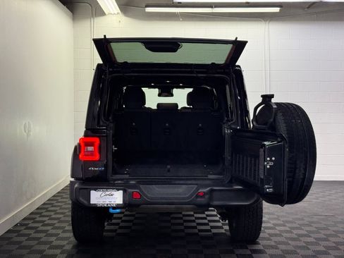 Used 2024 Jeep Wrangler Unlimited Sahara AWD/4WD image 32
