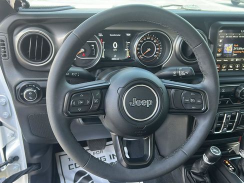 Used 2023 Jeep Gladiator Sport AWD/4WD image 14