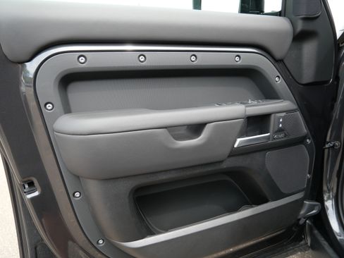 New 2026 Land Rover Defender 130 X-Dynamic SE AWD/4WD image 4