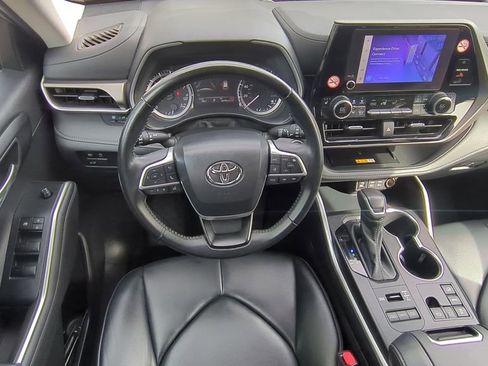 Certified 2024 Toyota Highlander XLE AWD/4WD image 12