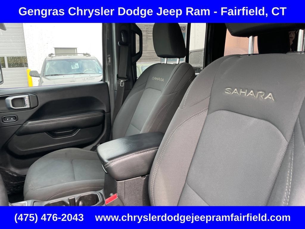 Used 2018 Jeep Wrangler Unlimited Sahara AWD/4WD image 41