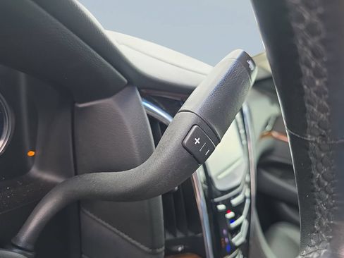 Used 2016 Cadillac Escalade ESV Luxury RWD image 18
