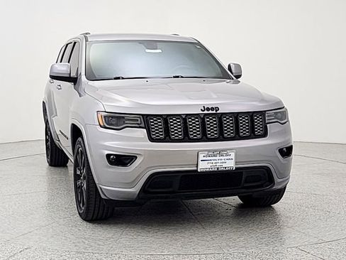 Used 2021 Jeep Grand Cherokee Laredo X AWD/4WD image 2