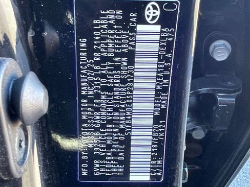 Used 2025 Toyota Corolla LE image 27