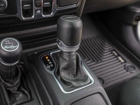 Used 2021 Jeep Gladiator Willys image 23